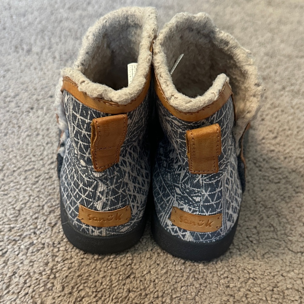 Cozy Faux-Fur Lined Ankle Boots - Gray - Picture 2 of 6